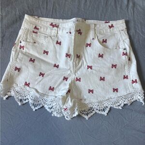 Women’s white jean short Minnie Mouse bows size 9